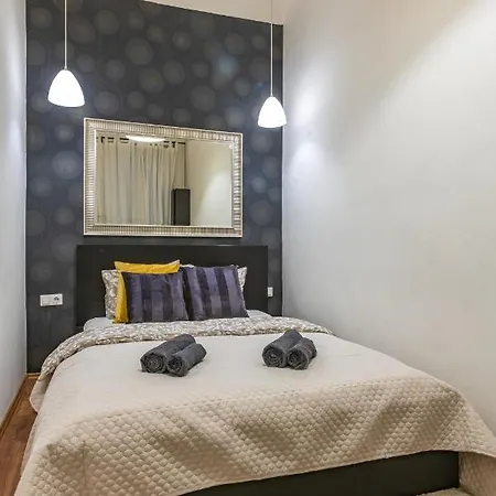 Deluxe Bella Next To The New York Cafe Апартаменты