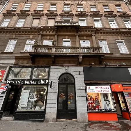 Deluxe Bella Next To The New York Cafe * Budapesta